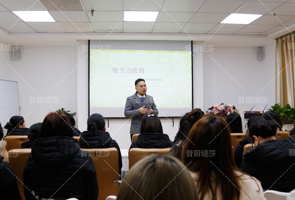 化妆新手必备7种化妆品都在这里了